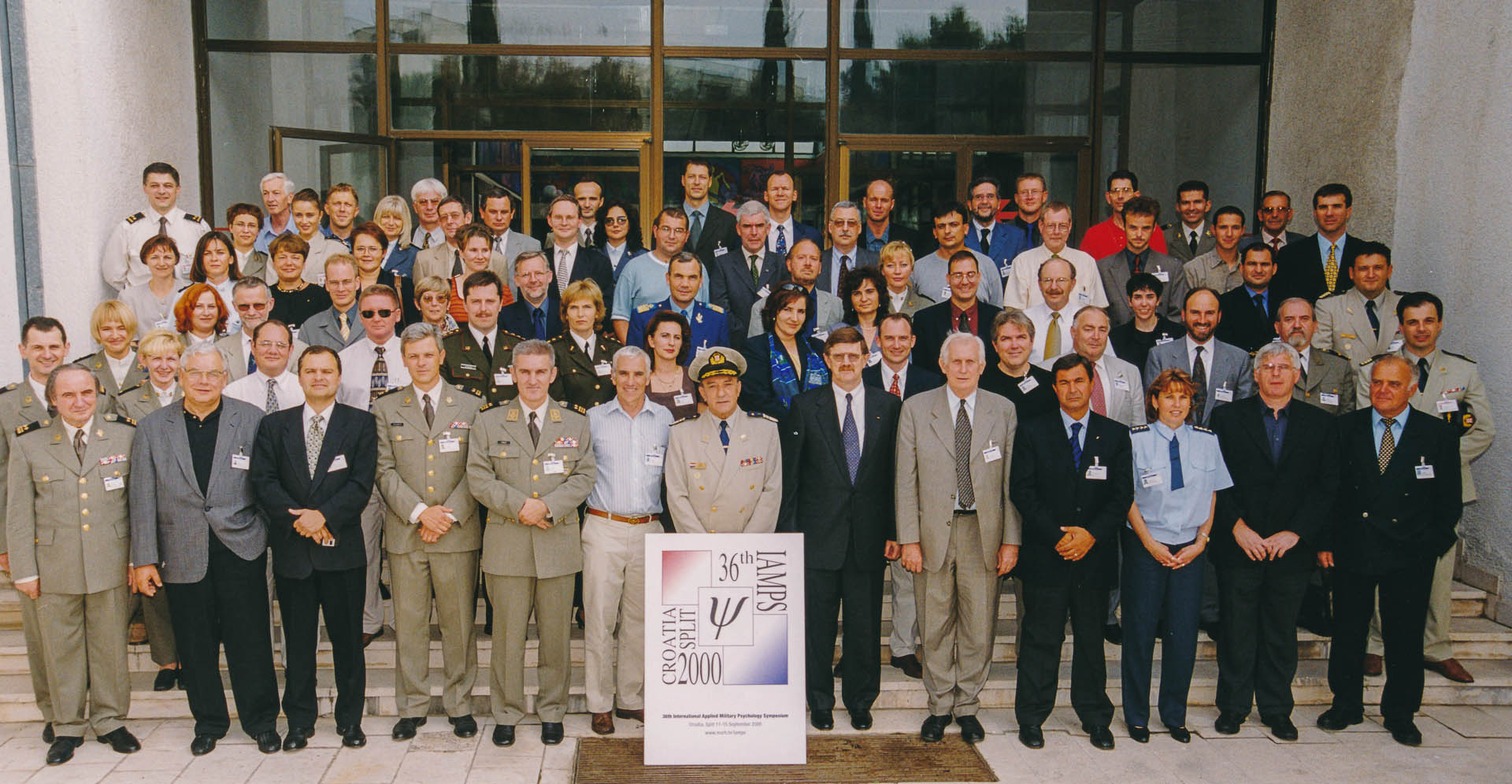 Group photo of IAMPS 2000