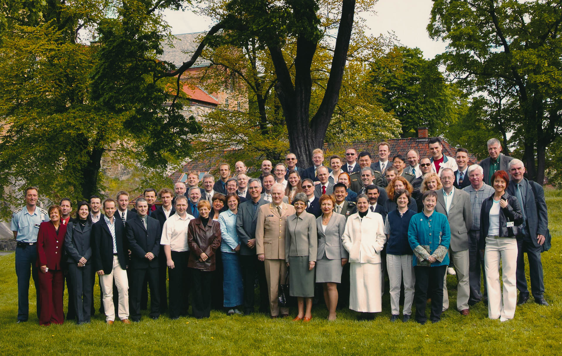 Group photo of IAMPS 2004